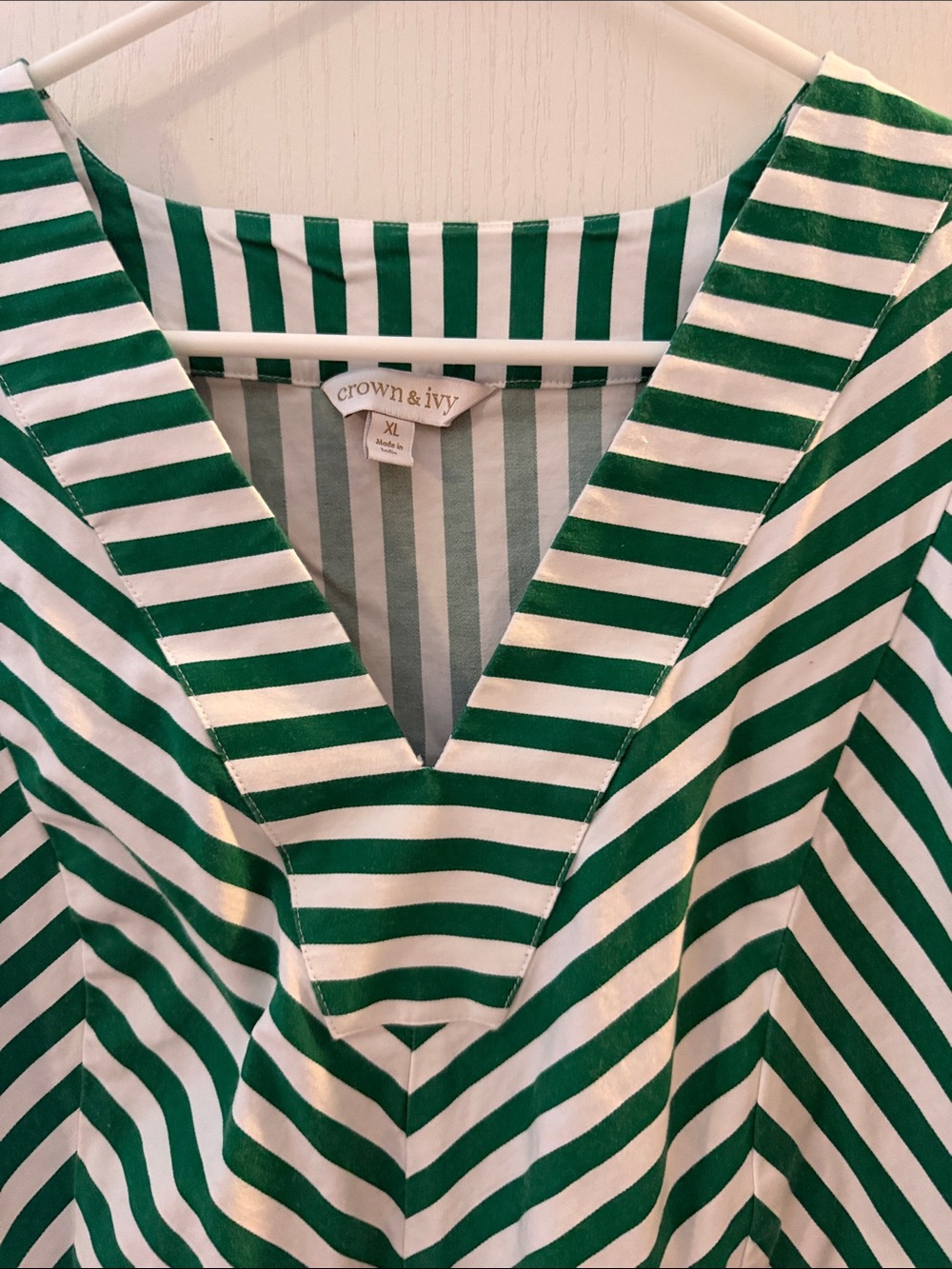 crown & ivy Green and White Chevron V-Neck Tunic - Picture 3 of 4